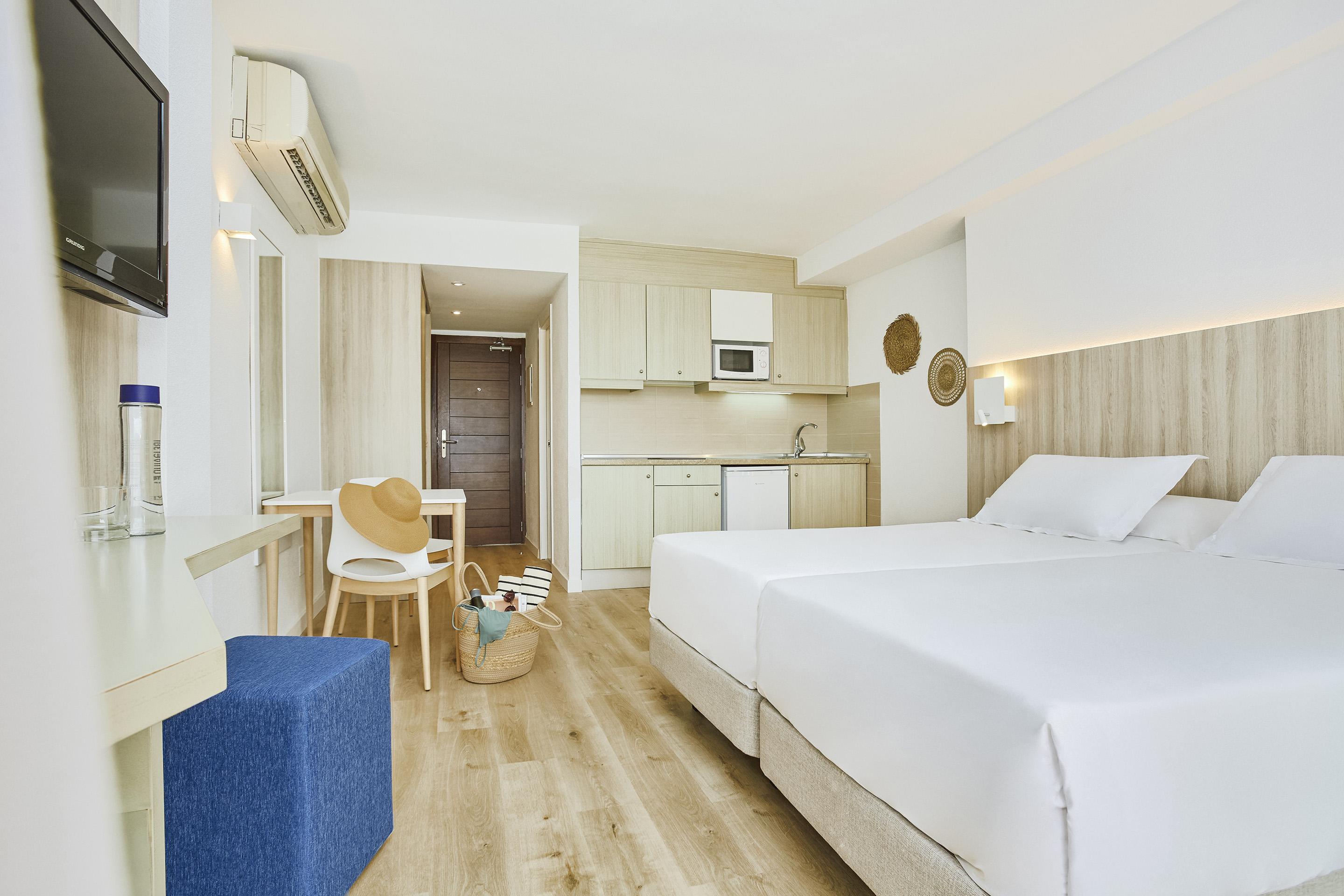 Universal Aparthotel Don Camilo Sant Elm Kültér fotó